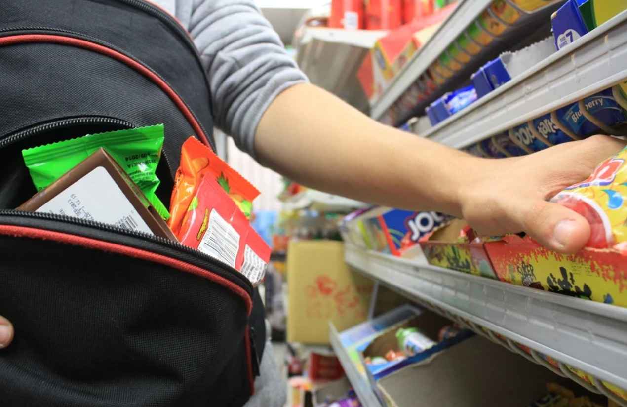 പെട്രോൾ പമ്പിലെ കടയിൽ മോഷണം: സിസിടിവി ദൃശ്യങ്ങൾ കേന്ദ്രീകരിച്ച് അന്വേഷണം