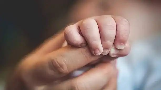 ജനിച്ചയുടനെ കുഞ്ഞിനെ അരലക്ഷം രൂപയ്ക്ക് വിറ്റു, അമ്മയും മുത്തശ്ശിയും അറസ്റ്റില്‍
