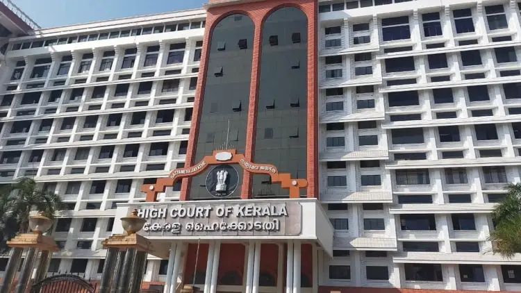 അറസ്റ്റ് ചെയ്യുമ്ബോള്‍ കാരണം പറയണം, അല്ലാത്തത് മൗലികാവകാശ ലംഘനം: ഹൈക്കോടതി