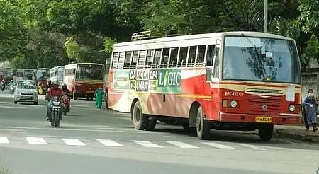 ഡ്രൈവറുമായി വഴിവിട്ട ബന്ധമാരോപിച്ച്‌ വനിതാ കണ്ടക്ടര്‍ക്ക് സസ്‌പെന്‍ഷന്‍; വിവാദം, ഒടുവില്‍ തിരുത്ത്