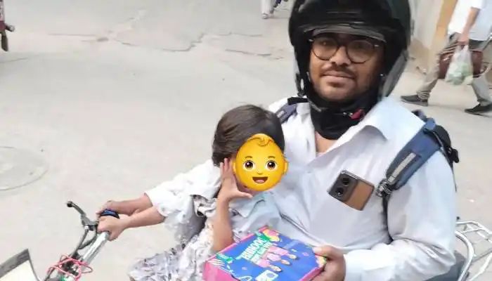 ഫോണ്‍ വിളിച്ചപ്പോള്‍ ഒരു കൊച്ചുകുഞ്ഞിന്റെ ശബ്ദം, അച്ഛൻ ഫുഡ് ഡെലിവറിക്കെത്തുന്നത് രണ്ട് വയസുകാരിയുമായി