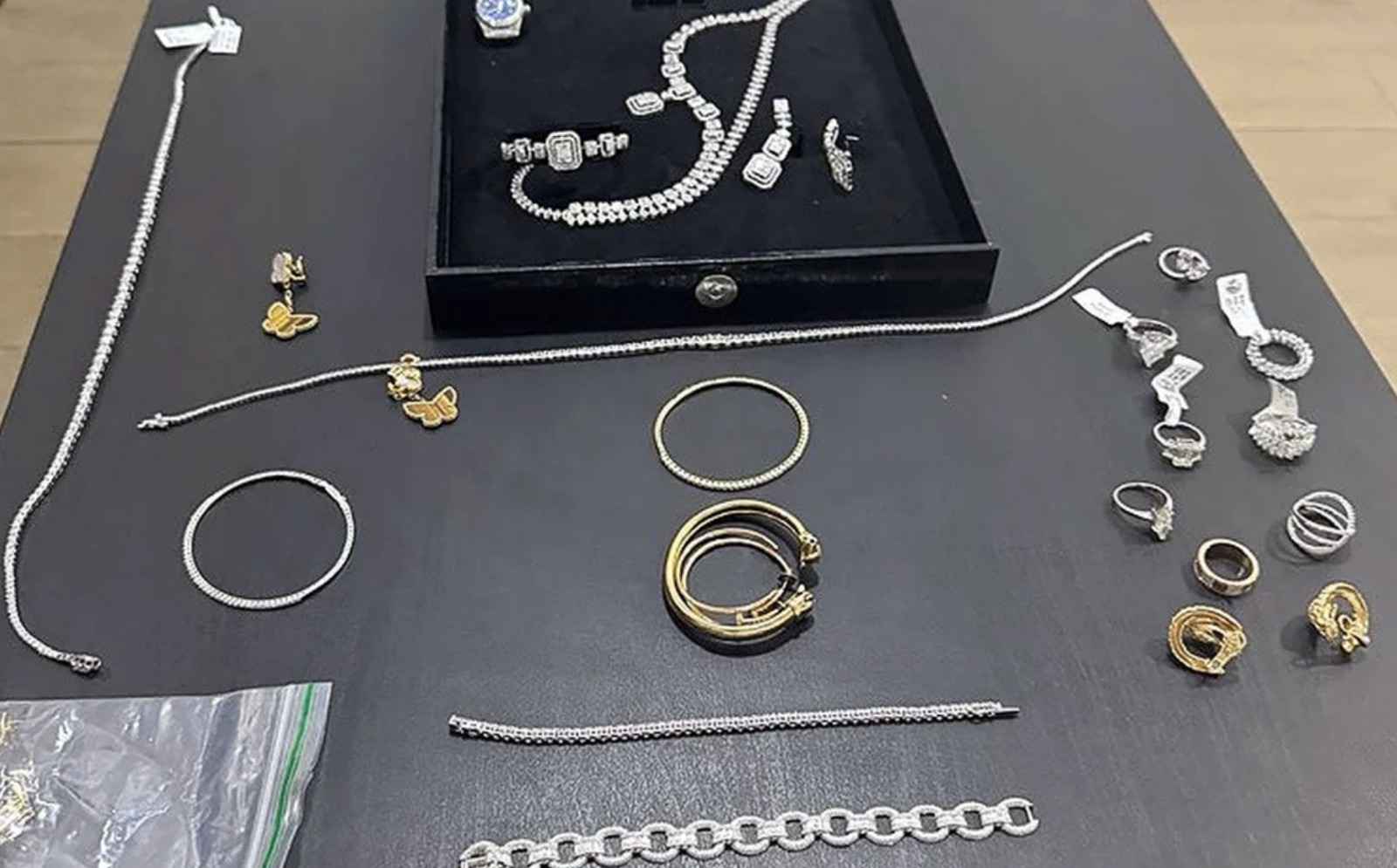 200,000 ദിനാറിന്റെ ആഭരണങ്ങൾ മോഷ്ടിച്ചു; ജാമ്യത്തിലിറങ്ങിയ പ്രതി പിടിയിൽ
