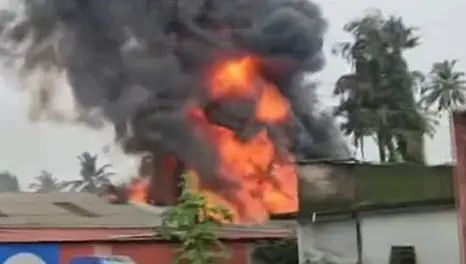 ചാലക്കുടിയില്‍ വന്‍ തീ പിടിത്തം; തീ പിടിച്ചത് പെയിന്റ് കടയ്ക്ക്, ഗതാഗത നിയന്ത്രണം