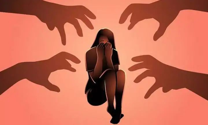 പ്രായപൂര്‍ത്തിയാകാത്ത പെണ്‍കുട്ടിയെ പീഡിപ്പിച്ചെന്ന് പരാതി; രണ്ടുപേര്‍ കസ്റ്റഡിയില്‍