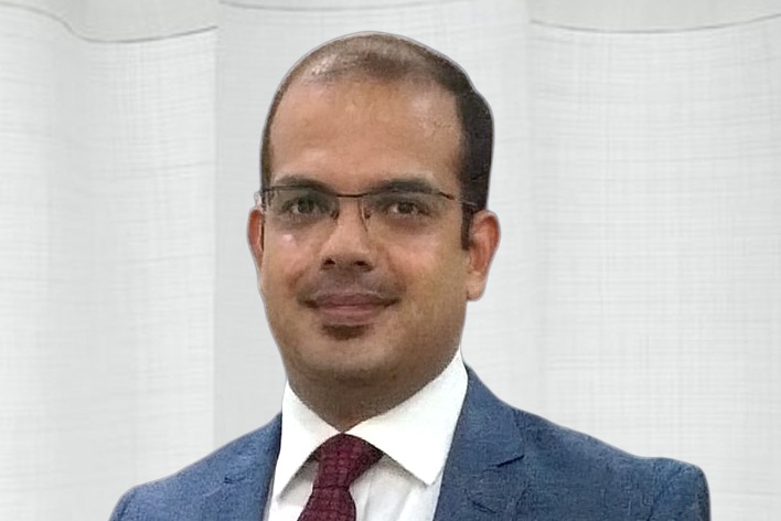 എറണാകുളം സ്വദേശി ബാഡ്മിന്റൺ കോർട്ടിൽ കുഴഞ്ഞ് വീണ് മരിച്ചു 