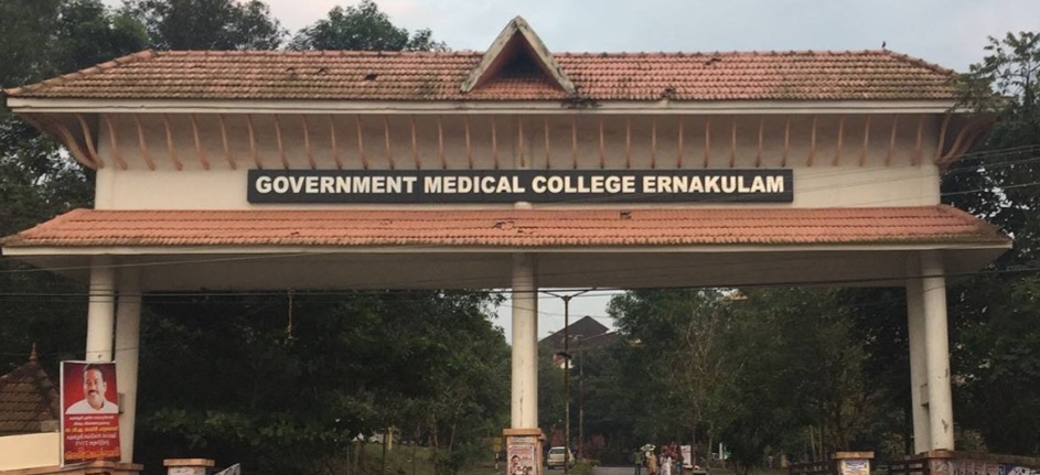 ആലുവയില്‍ അസം സ്വദേശിനിയായ മധ്യവയസ്‌ക ലോഡ്ജിന് മുകളില്‍ നിന്ന് ചാടി; ഗുരുതര പരിക്ക്