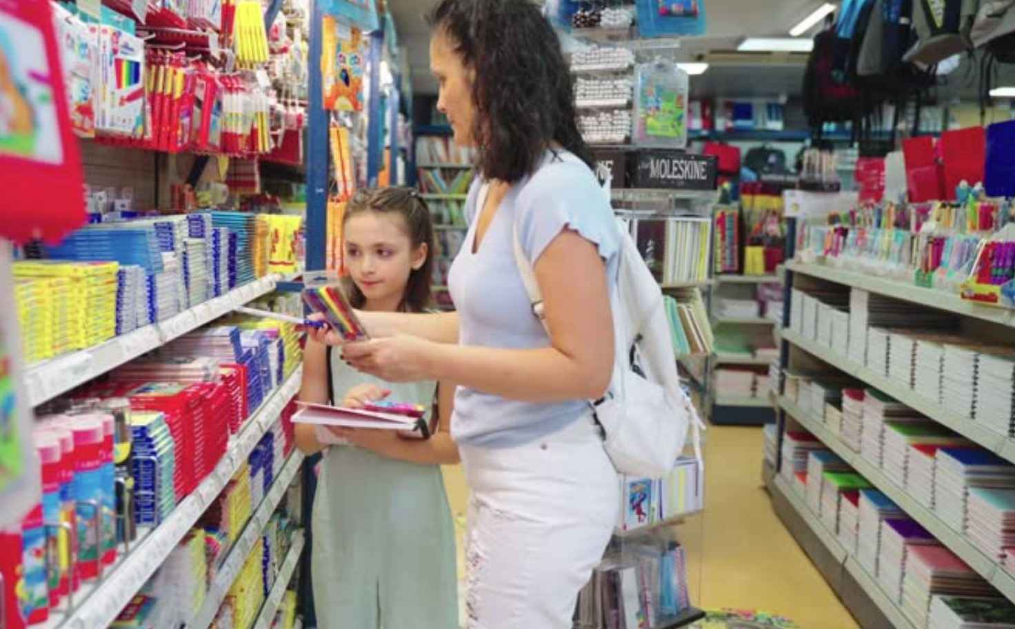 ബാക്ക്-ടു-സ്കൂൾ സീസൺ; ഉപഭോക്താക്കളെ സംരക്ഷിക്കുന്നതിനായി തീവ്ര പരിശോധനാ ടൂറുകളുമായി വാണിജ്യ മന്ത്രാലയം