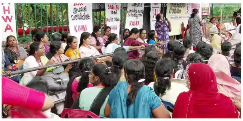 ഇന്ന് സാര്‍വദേശീയ തൊഴിലാളി ദിനം; സമരം കടുപ്പിക്കാനൊരുങ്ങി ആശാപ്രവര്‍ത്തകര്‍, സമരയാത്രയുടെ ഫ്ലാഗ് ഓഫ് ഇന്ന്