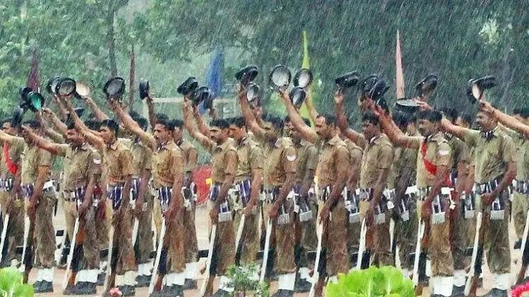 പൊലീസുകാരിലെ ആത്മഹത്യക്ക് കാരണം ജോലി സമ്മര്‍ദമല്ലെന്ന് പൊലീസ് മേധാവി; വിയോജിച്ച്‌ മനുഷ്യാവകാശ കമ്മീഷന്‍, 