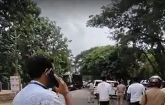നവകേരള ബസ്സിന്റെ പൈലറ്റ് വാഹനമിടിച്ച്‌ യുവാവിന് പരിക്ക്