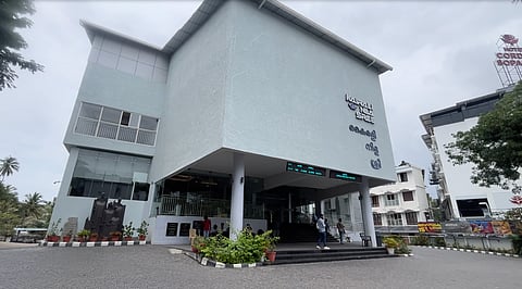 തീയറ്ററുകളിലെ CCTV ദൃശ്യങ്ങൾ അശ്ലീല സൈറ്റുകളിൽ; കണ്ടവനും കുടുങ്ങും, ഐപി അഡ്രസ് കണ്ടെത്തി പൊലീസ്