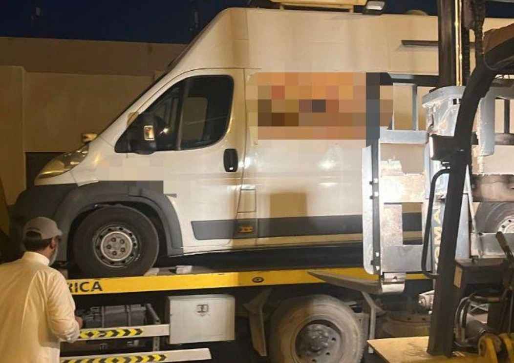 ഫഹാഹീലിൽ അനധികൃതമായി പ്രവർത്തിച്ചിരുന്ന 30 സ്റ്റാളുകൾ പൊളിച്ചുമാറ്റി