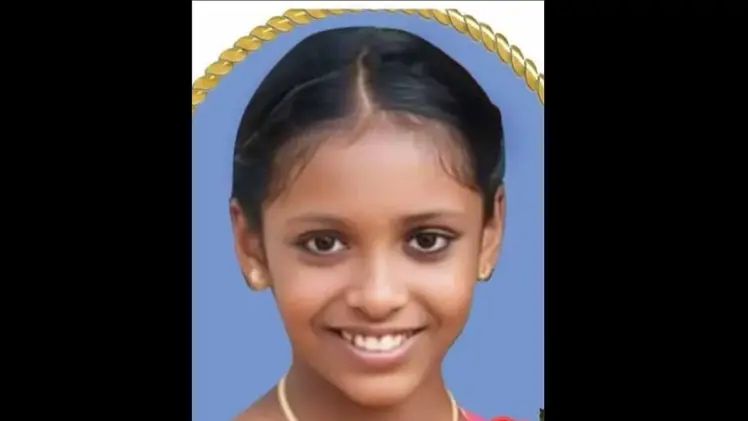 പനി ബാധിച്ച്‌ മരിച്ച 12കാരിയുടെ അയല്‍വീട്ടിലെ നായയ്ക്ക് പേവിഷബാധ; വീട്ടിലെ വളര്‍ത്തുനായ ചത്തത് രണ്ടാഴ്ച മുന്‍പ്