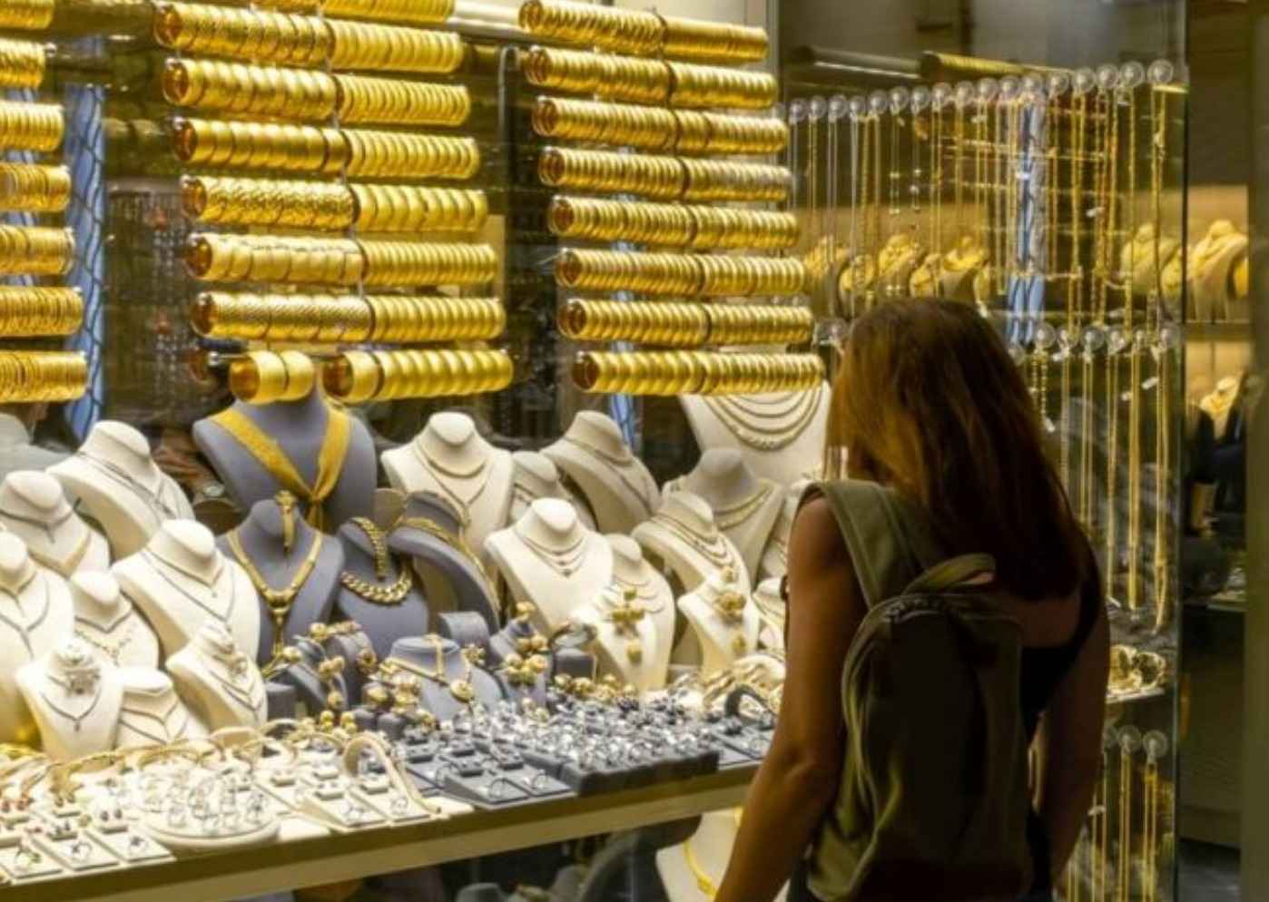 കുവൈത്തിൽ സ്വർണ്ണവും ആഭരണങ്ങളും പണം കൊടുത്ത് വാങ്ങുന്നത് നിയമവിരുദ്ധം, നിയമം പ്രാബല്യത്തിൽ. 