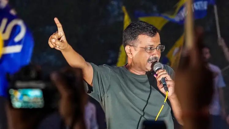 നൊബേല്‍ സമ്മാനത്തിന് അര്‍ഹനെന്ന് കെജരിവാള്‍; മാനസിക നില പരിശോധിക്കണമെന്ന് ബിജെപി; വിവാദം