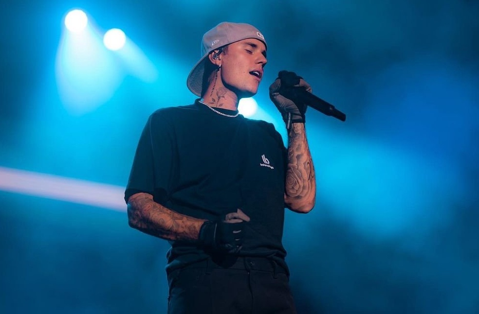 Justin Bieber stuns fans with surprise new album Swag