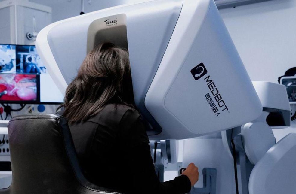 Kuwait Achieves World First with Successful Remote Robotic Gynecological Cancer Surgeries