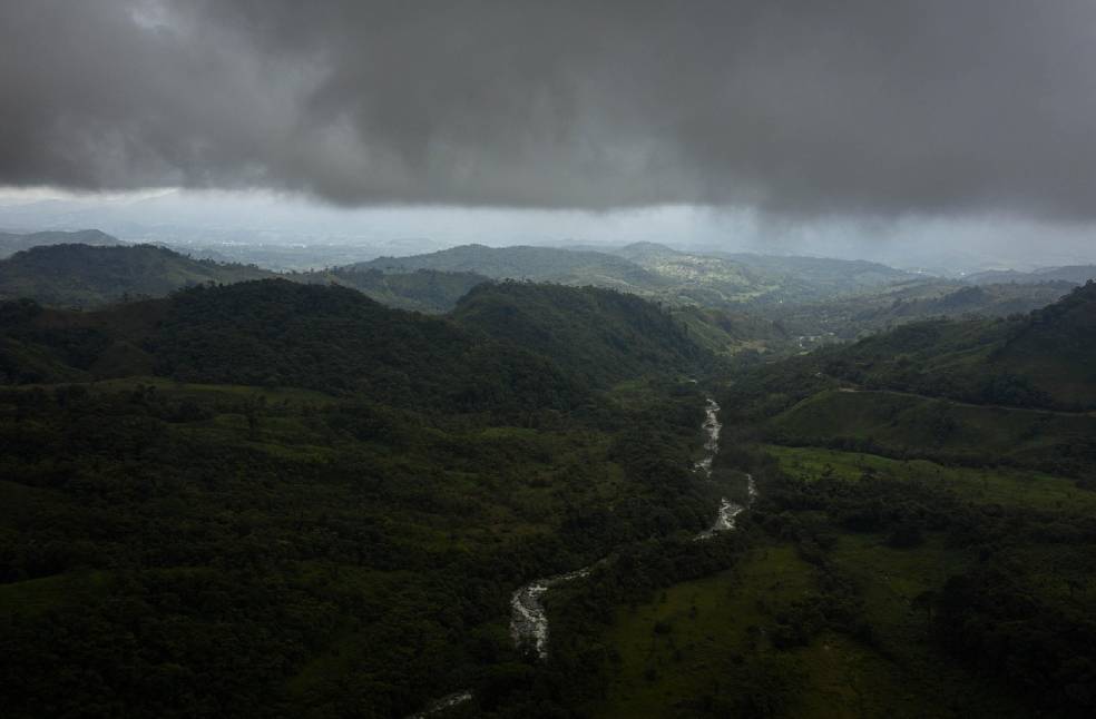 Dozens of Colombian Soldiers Held Hostage by Civilians in Drug-Conflict Zone
