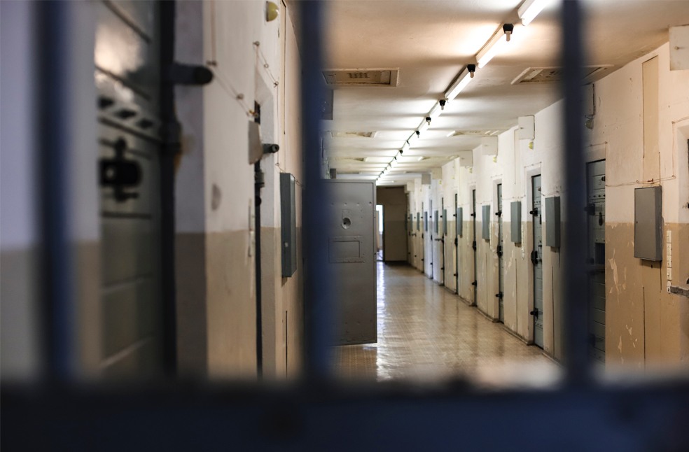 UK to Ban Offenders from Pubs, Concerts, and Sports Events to Ease Prison Overcrowding