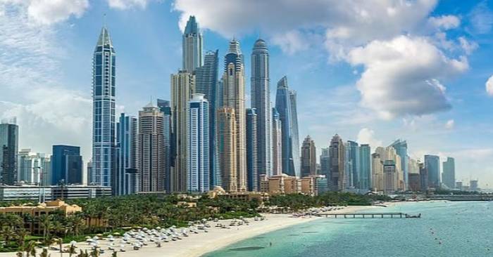  Severe Heat Grips UAE Coastal Cities as Temperatures Soar