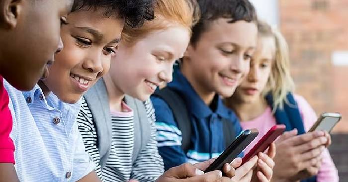 Abu Dhabi Schools Enforce Strict Ban on Phones, Smartwatches, and Gaming Devices