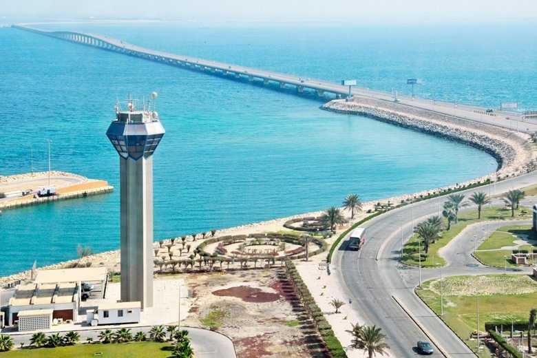 Bahrain bans heavy trucks on King Hamad Highway during peak hours from September 1