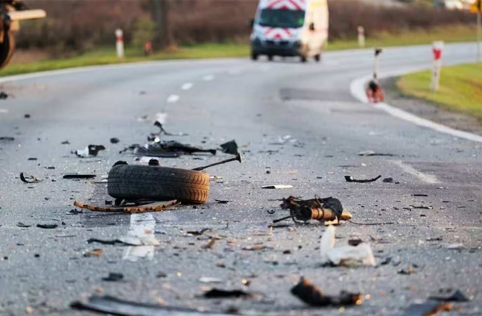 Abu Dhabi Police Warn Against Parking on Road Shoulders After Revealing Accident Footage