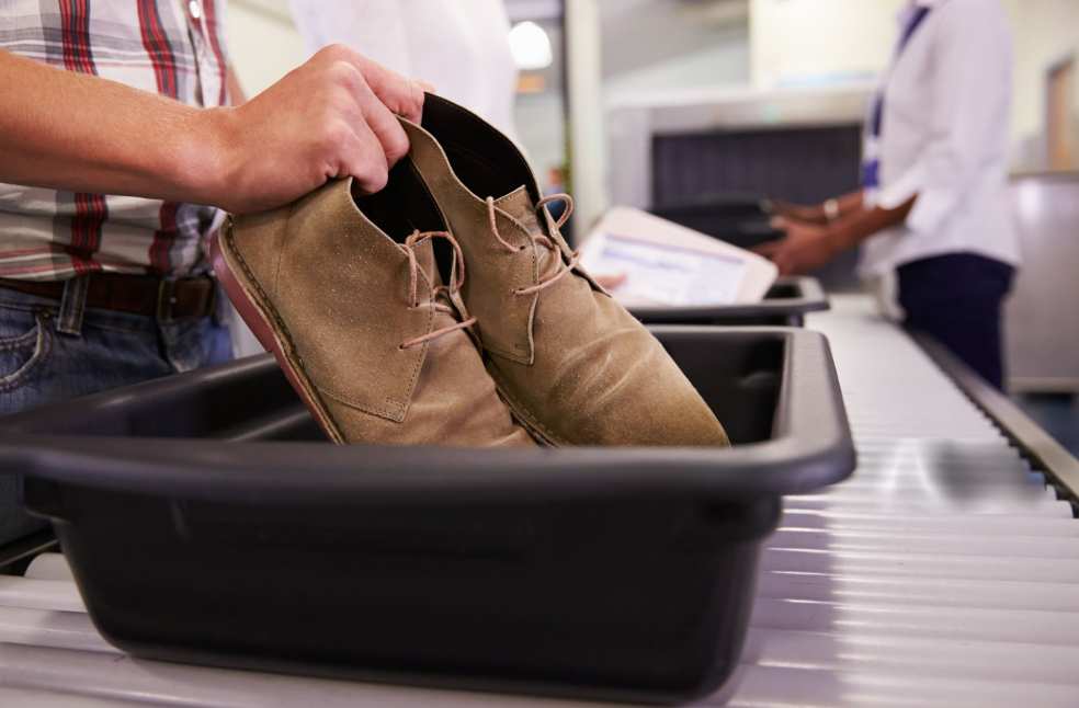 US airports drop shoe removal rule to ease security checks
